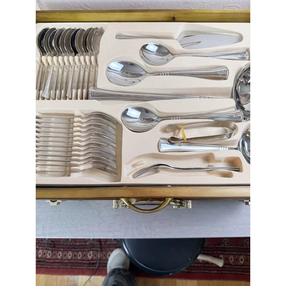 DUCKS UNLIMITED 70 PIECE UNUSED FLATWARE SET Service For 12